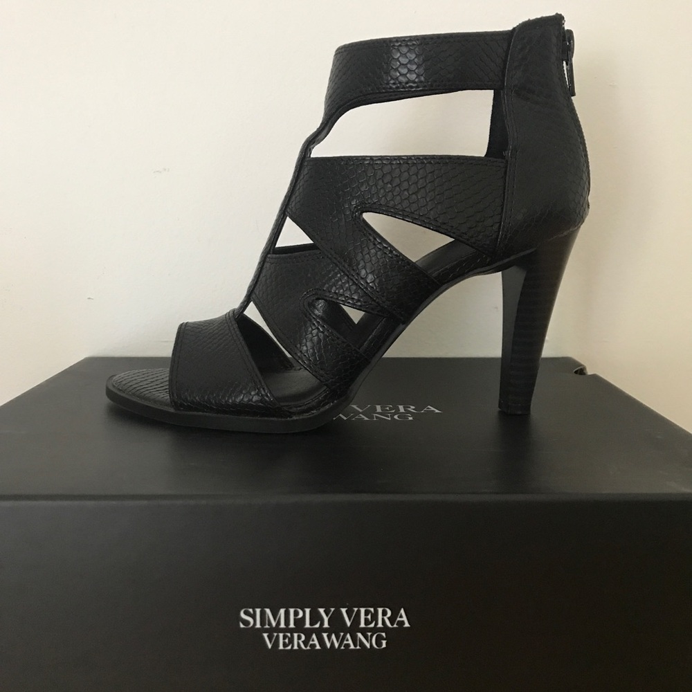 Vera Wang Simply Vera Black Dragon High Heels